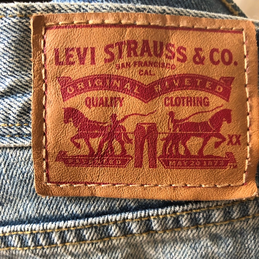 Levi’s Ripped Dad Jeans - Picture 8 of 8